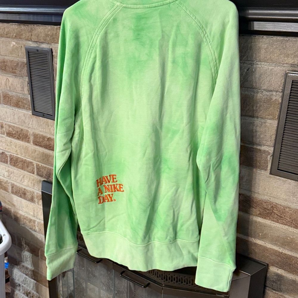 Nike Men’s Green light/lime green Tie-Dye embroidery sweatshirt NWT size medium - Picture 5 of 6
